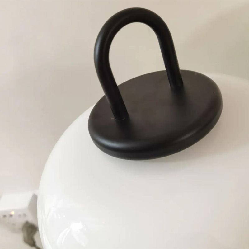 Nordische minimalistische schwarze Tischlampe