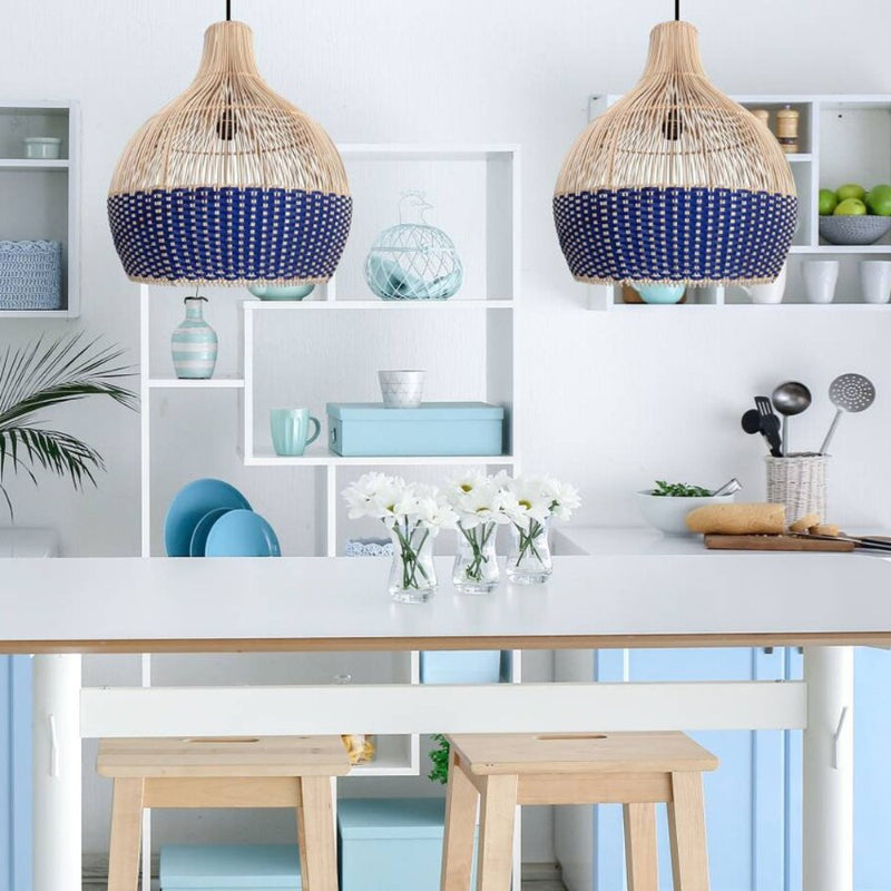 Klassische blaue Rattan-Pendelleuchte mit gewebtem Lampenschirm