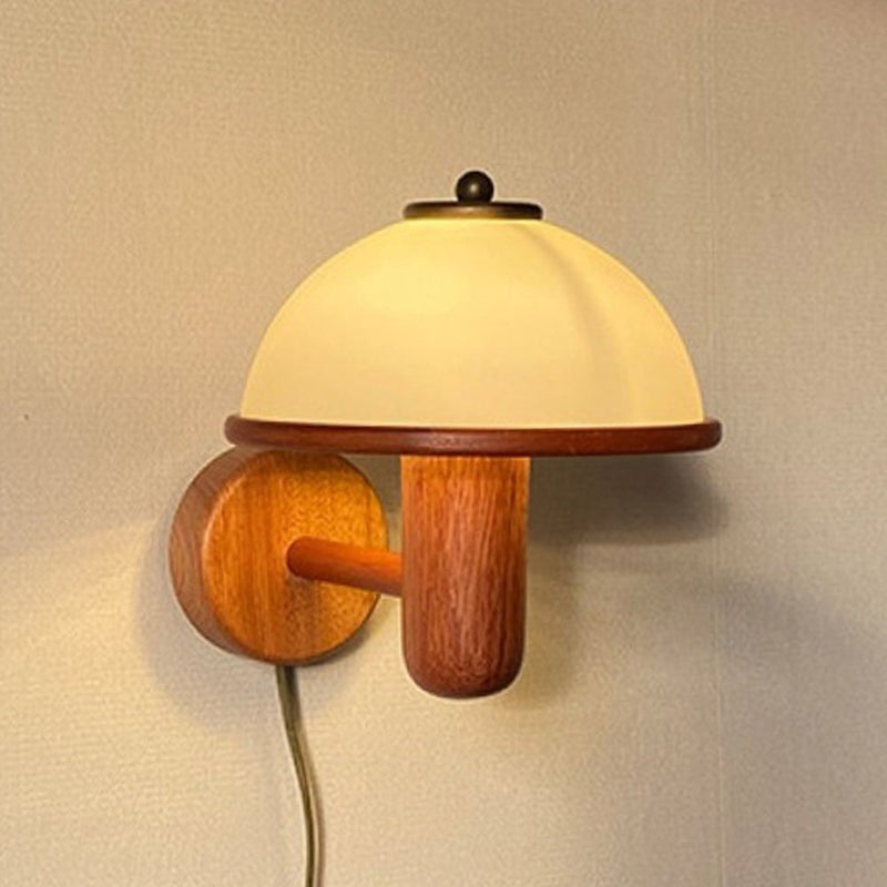 Vintage Wandlampe aus Holz mit Glasschirm