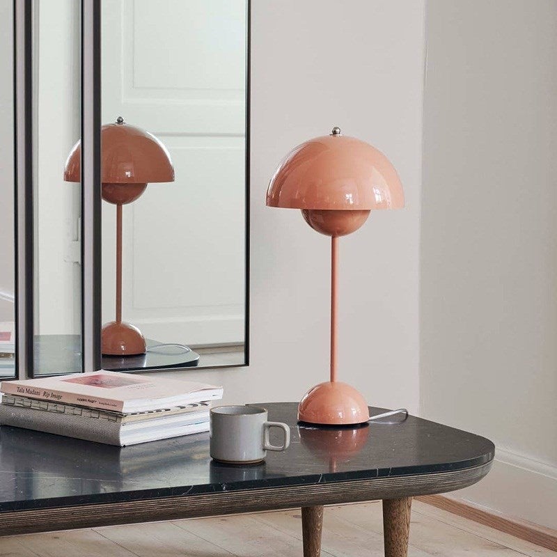 Minimalistische Tischlampe aus Metall, kreative Nebenlampe