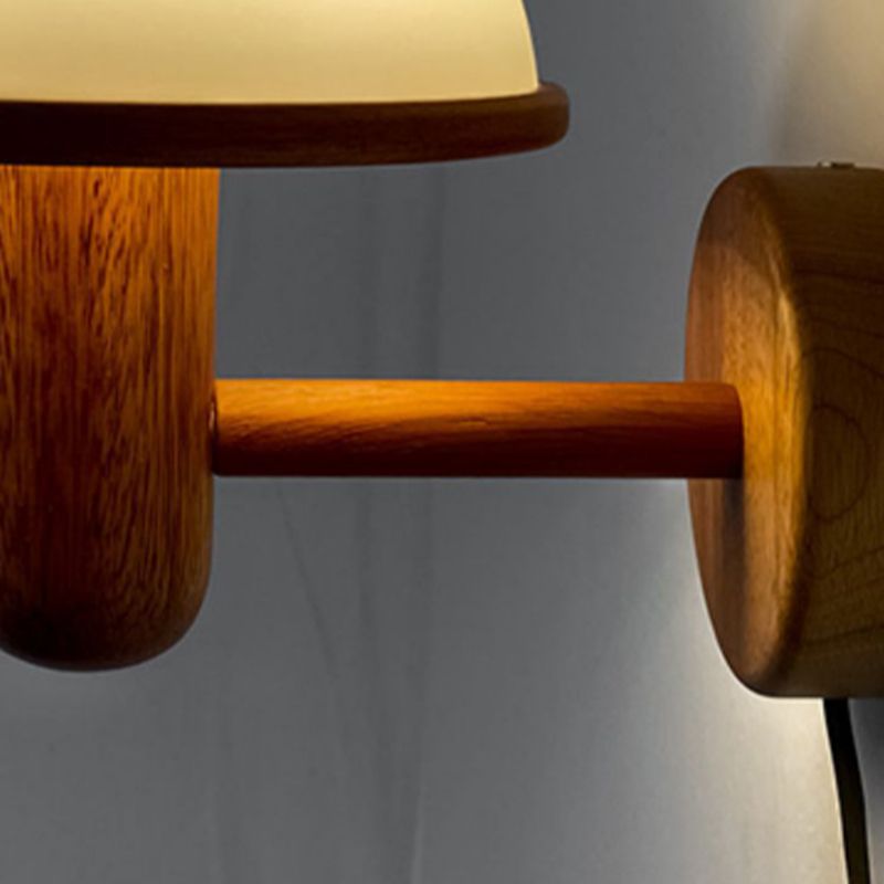 Vintage Wandlampe aus Holz mit Glasschirm