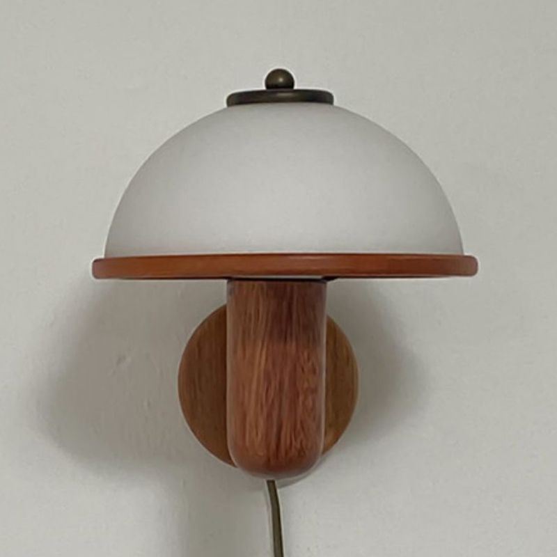 Vintage Wandlampe aus Holz mit Glasschirm
