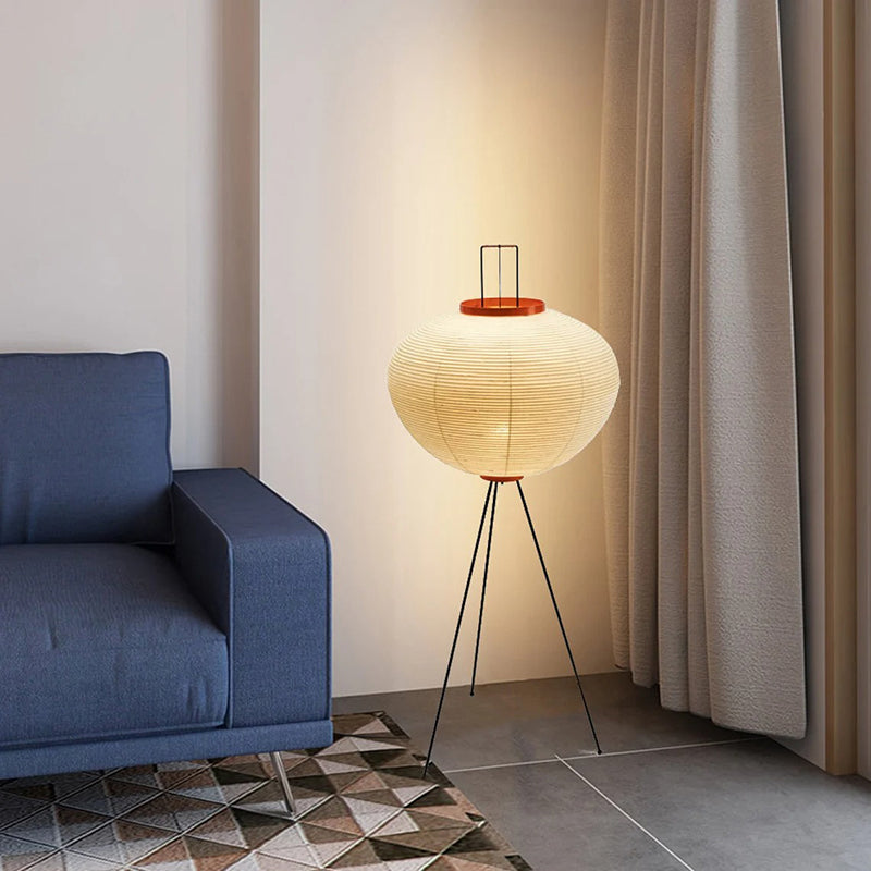 Moderne Stehlampe aus Reispapier
