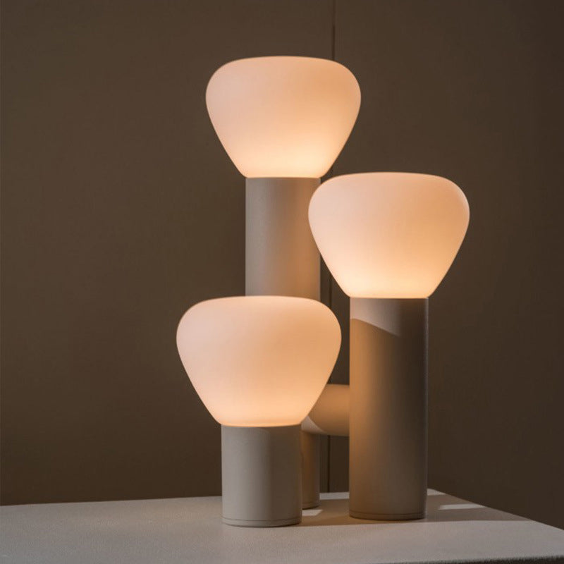 Tischlampe im minimalistischen Stil mit 3 Leuchten in Rot/Grün/Weiß